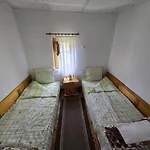 Prázdninový dům бели ружи *